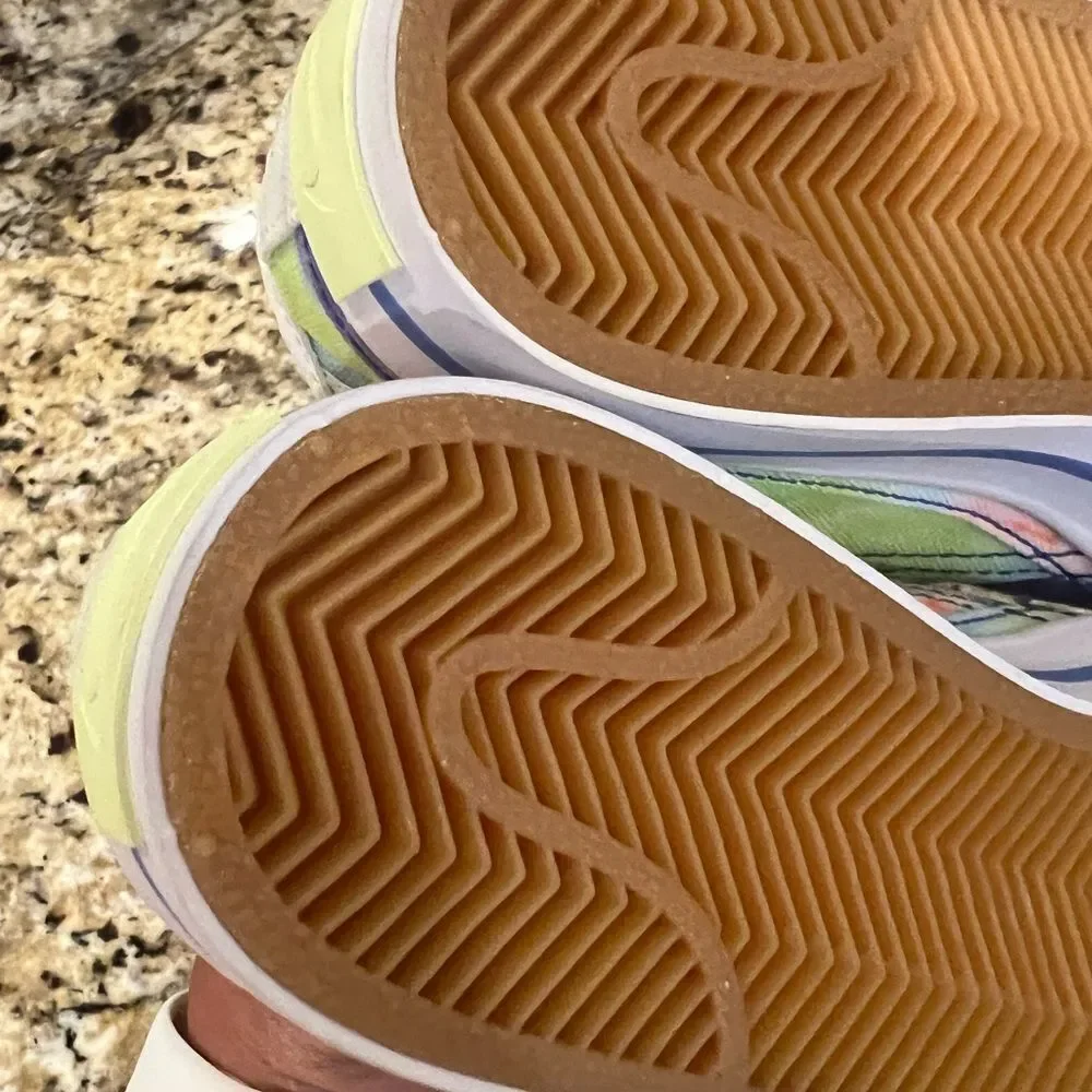 Nike tye dye slip on sneakers women’s 6